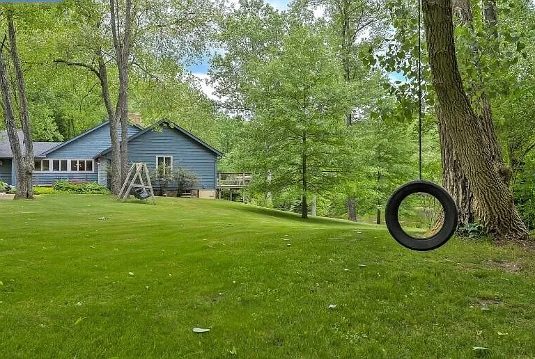 446 Rocky Hollow Dr — Photo 3