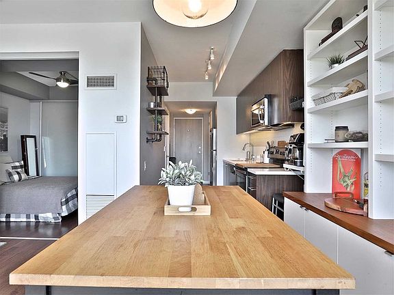 5th image of 70 Distillery Ln #2309