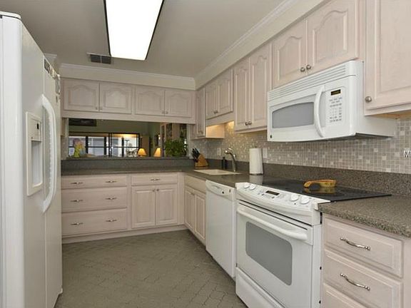 4th image of 1211 Winterberry Ln