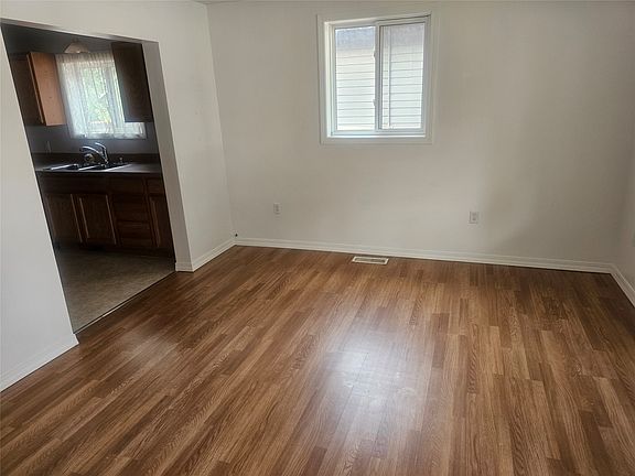 2nd image of 716 8th St S