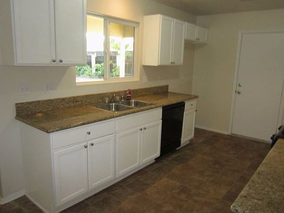 3rd image of 12123 Deerwood Ln