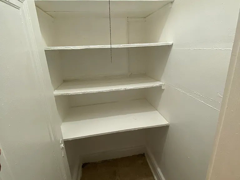18-20 Netherwood Pl — Photo 3