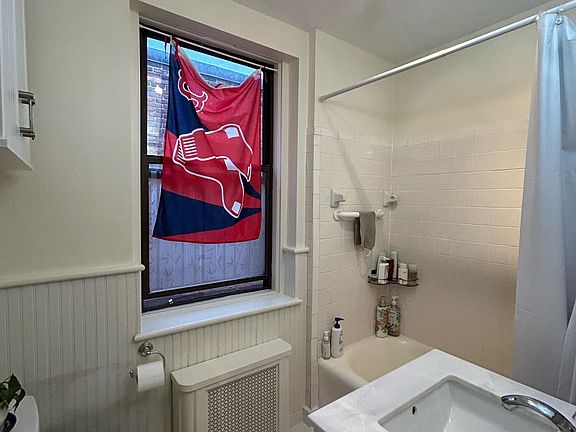 5th image of 82 Jersey St