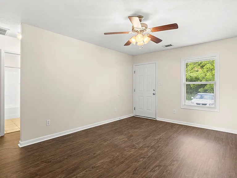 140 Lain Mark Dr — Photo 8