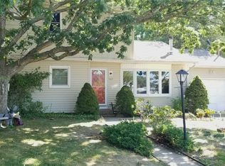 165 Springville Rd, Hampton Bays, NY 11946