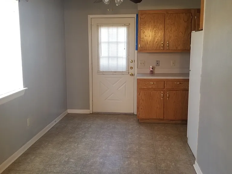 3600 Hawthorne Dr — Photo 4