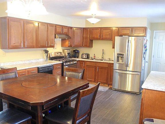 2nd image of 943 Luther Dr