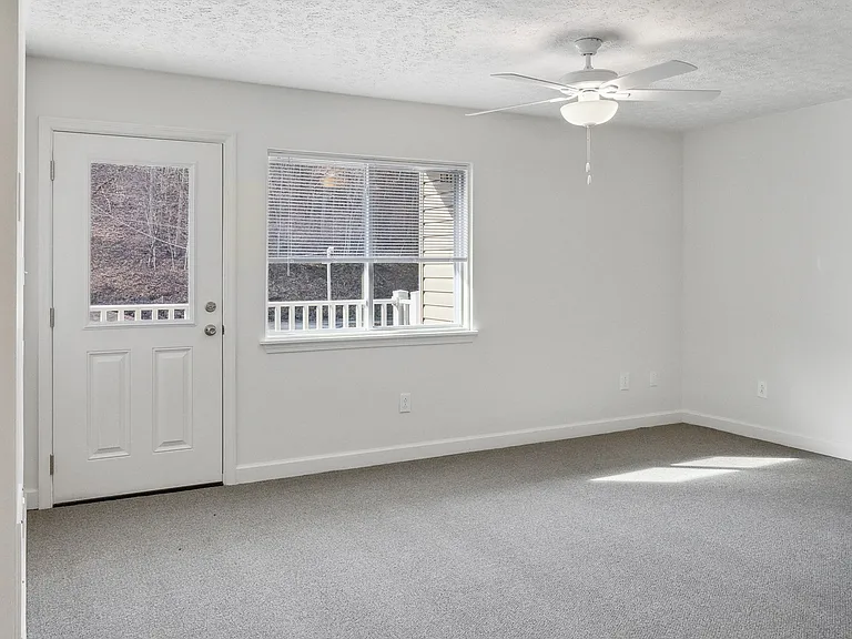 400 Tremont Park Cir — Photo 21
