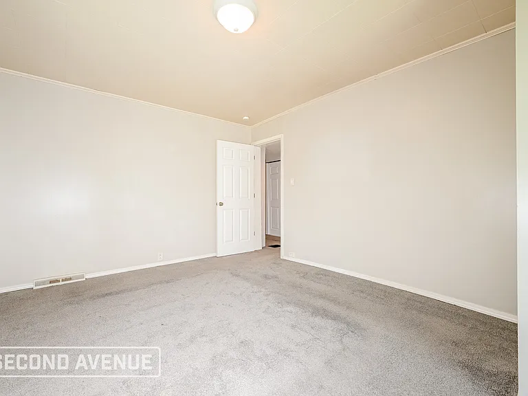 236 Grace Ave — Photo 19