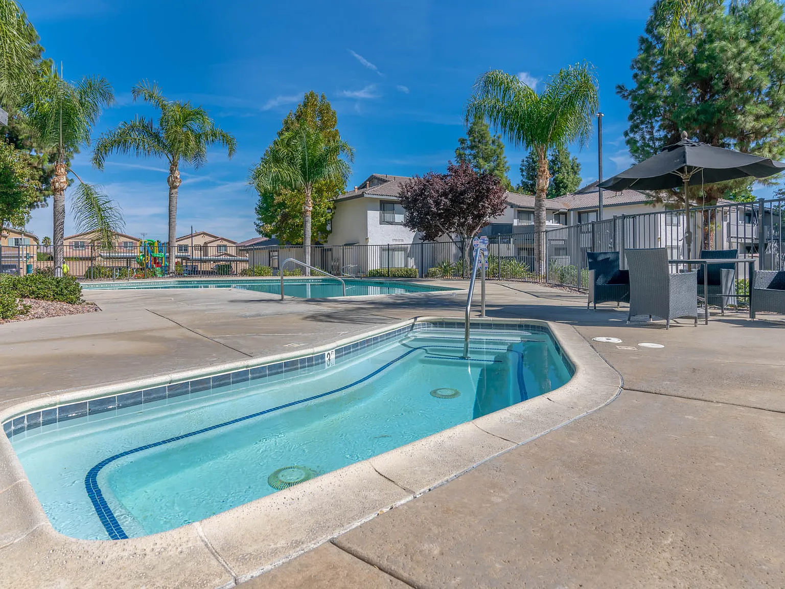 Shoreline Apartments — Photo 4
