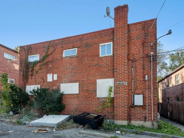 3023 Bracken Woods Ln, Cincinnati, OH 45211