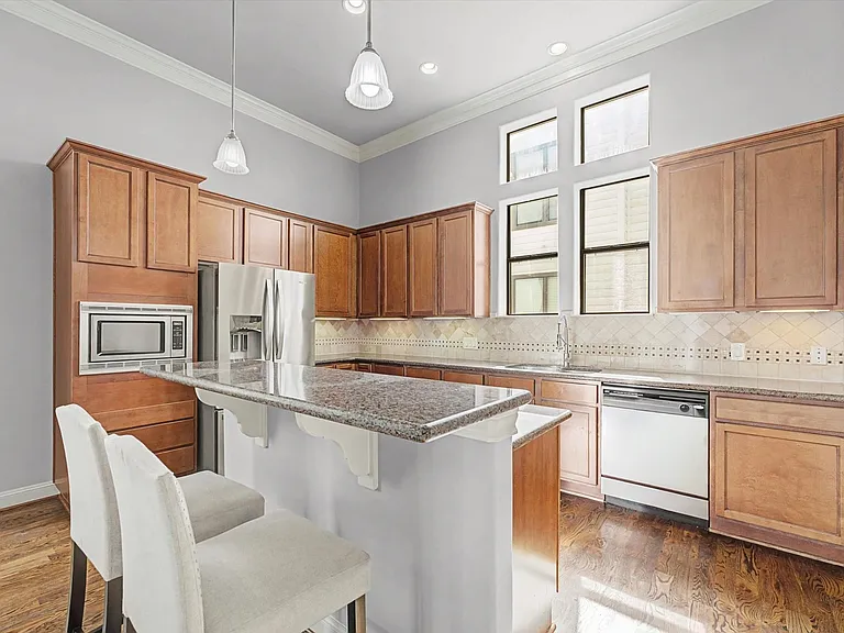 634 Nagle St — Photo 16