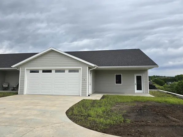 106 Highland Dr Unit 4, Decorah, IA 52101