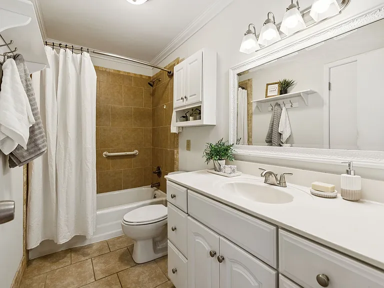 1302 Martin Luther King Blvd #32 — Photo 17