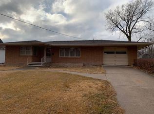 835 N Walnut St, Red Cloud, NE 68970