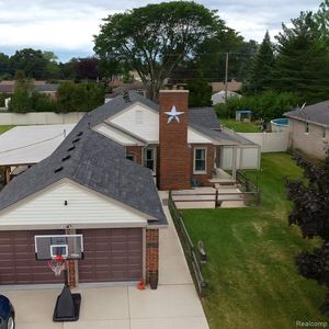 8949 Roslyn St, Livonia, MI, 48150