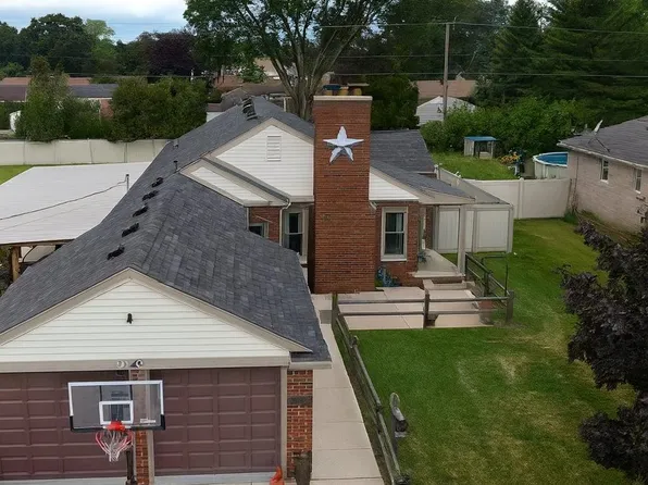 8949 Roslyn St, Livonia, MI 48150