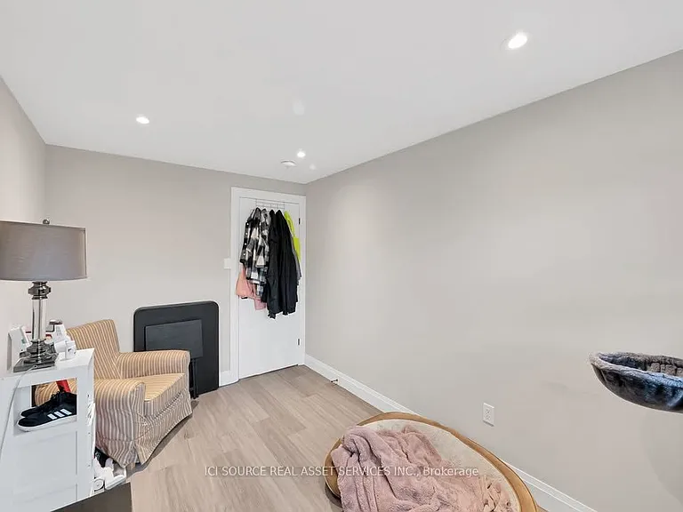 493 Queen Victoria Dr #B — Photo 21