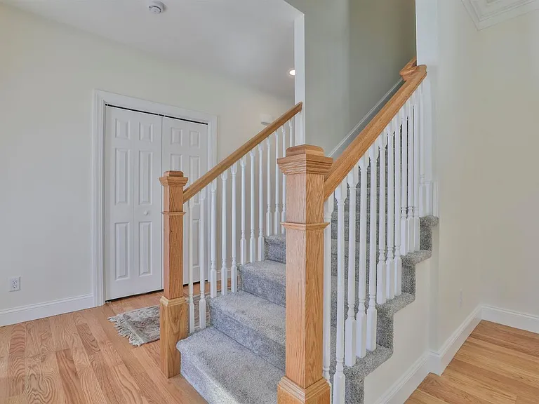 22 Reeds Ferry Way — Photo 32