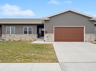 1614 Faithway Dr, Cedar Falls, IA 50613