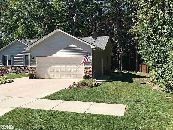 3rd image of 9522 Amy Rd