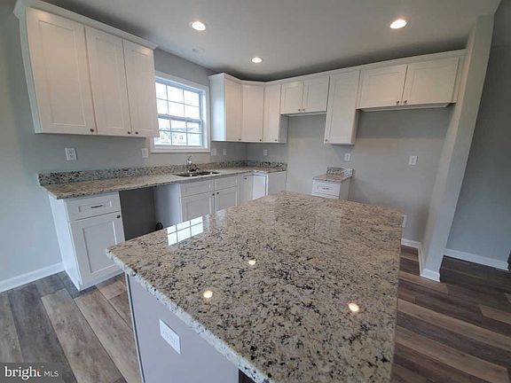 3rd image of 616 Jensen Way E