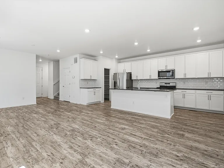 11393 Iron Ore Ct — Photo 4