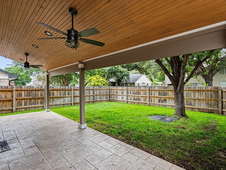 1203 Thackeray Ln — Photo 34