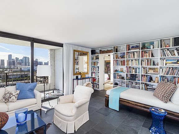 4th image of 555 NE 15th St APT 20A