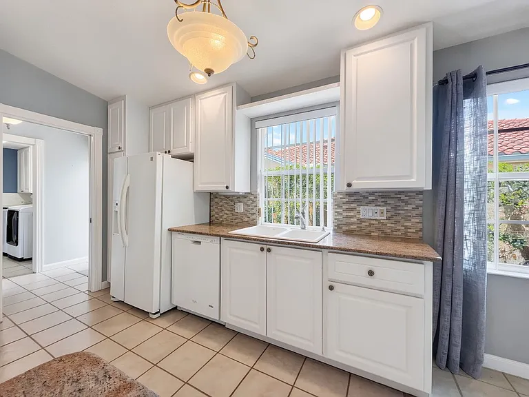 5712 Drummond Way — Photo 9