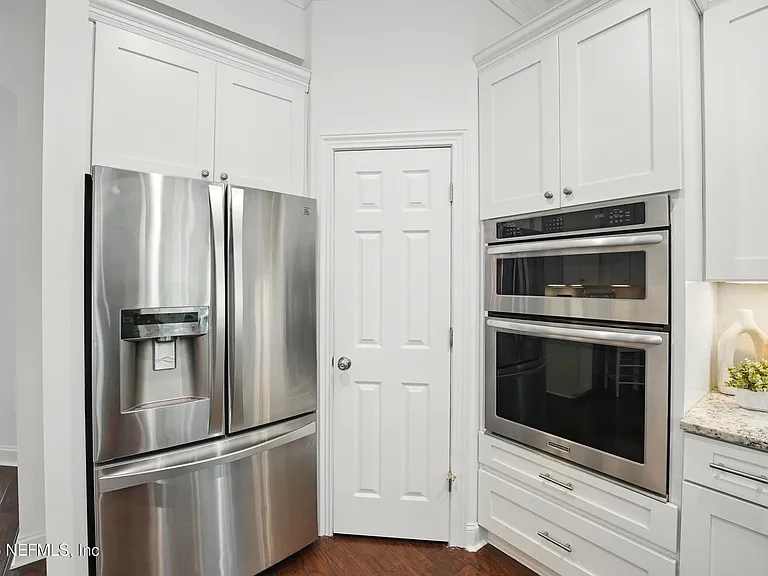 150A N Roscoe Blvd — Photo 19
