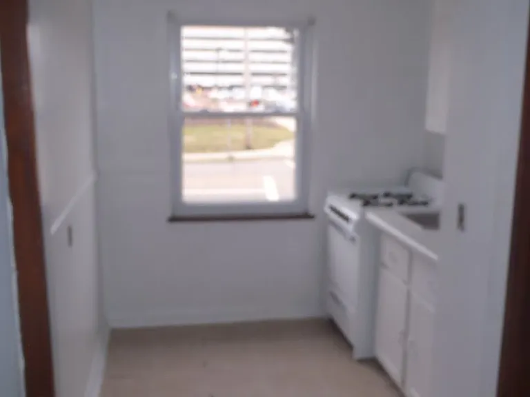 960 Ludlow Ave — Photo 2