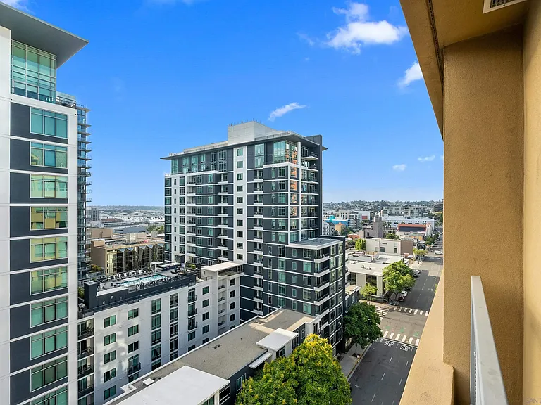350 W Ash St #1006 — Photo 39