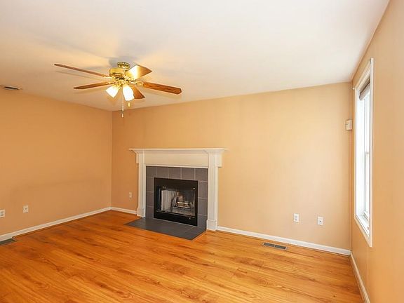 4th image of 675 W Lowell Ave
