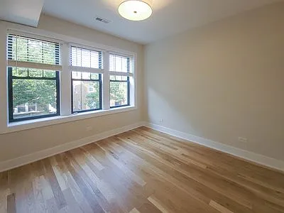 3334 N Sheffield Ave #1 — Photo 2