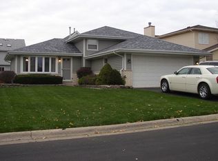 878 Malibu Ct, Carol Stream, IL 60188