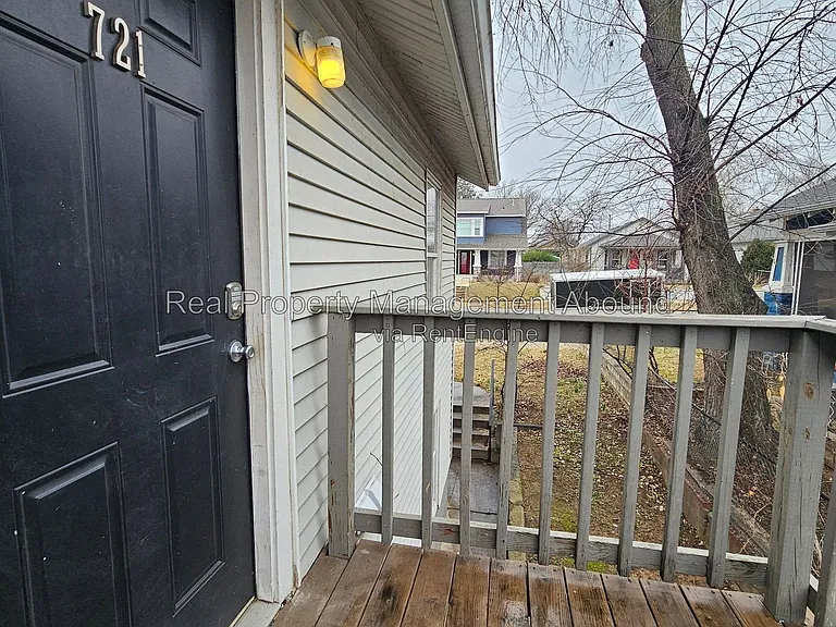 727 S Olympia Ave — Photo 20