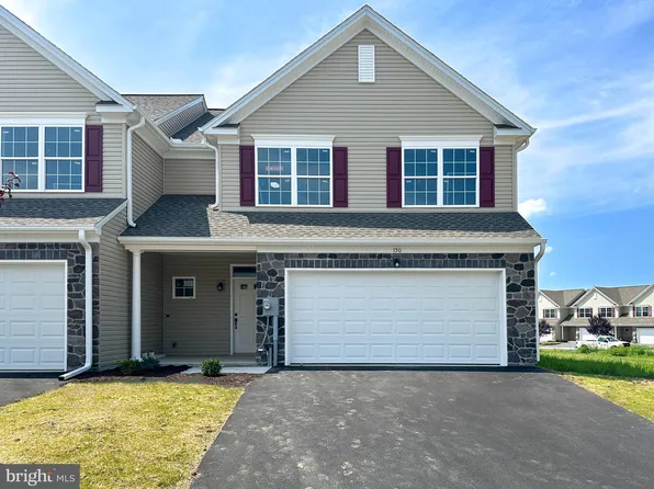 150 Batalion Ln, Gettysburg, PA 17325