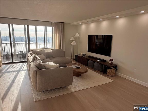 4th image of 200 Winston Dr APT 1205
