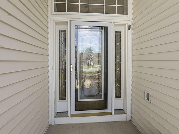 3rd image of 8887 Taylor Woods Dr