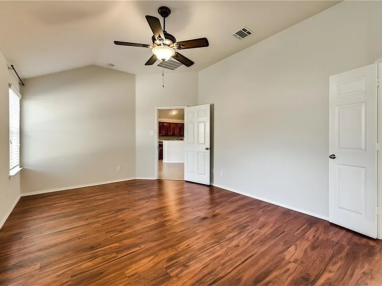 8633 Corral Cir — Photo 15