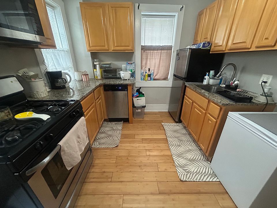 1st image of 2254 Bryn Mawr Ave #B10
