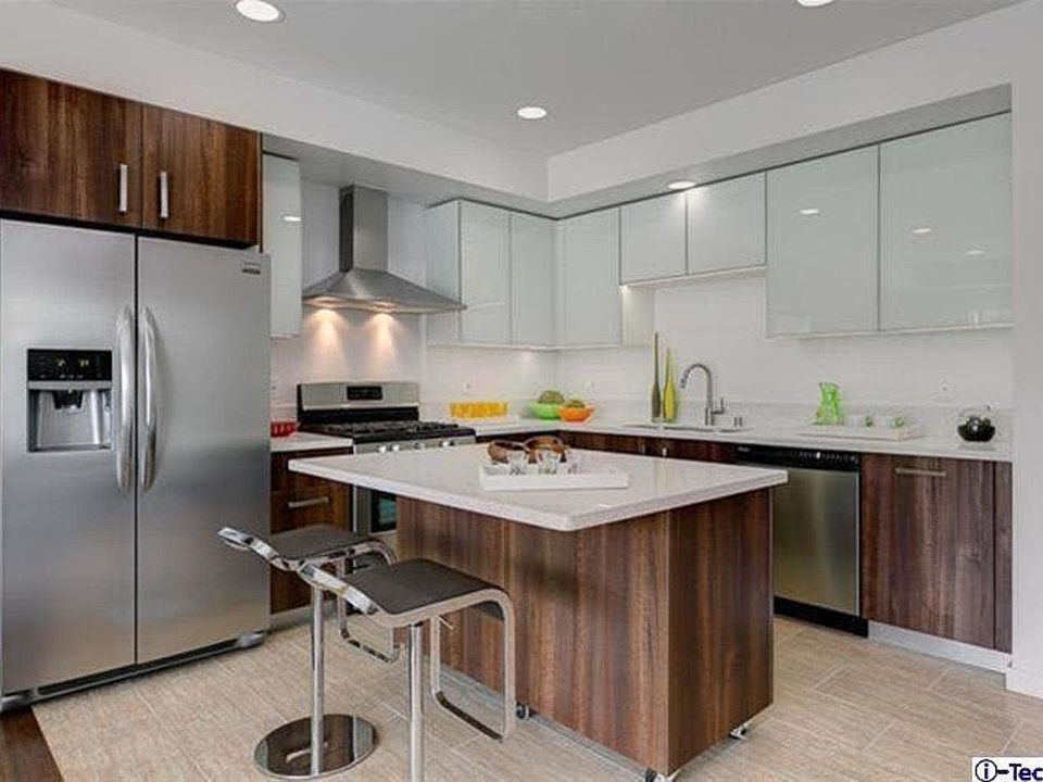 1st image of 1968 Lake Ave Unit 201