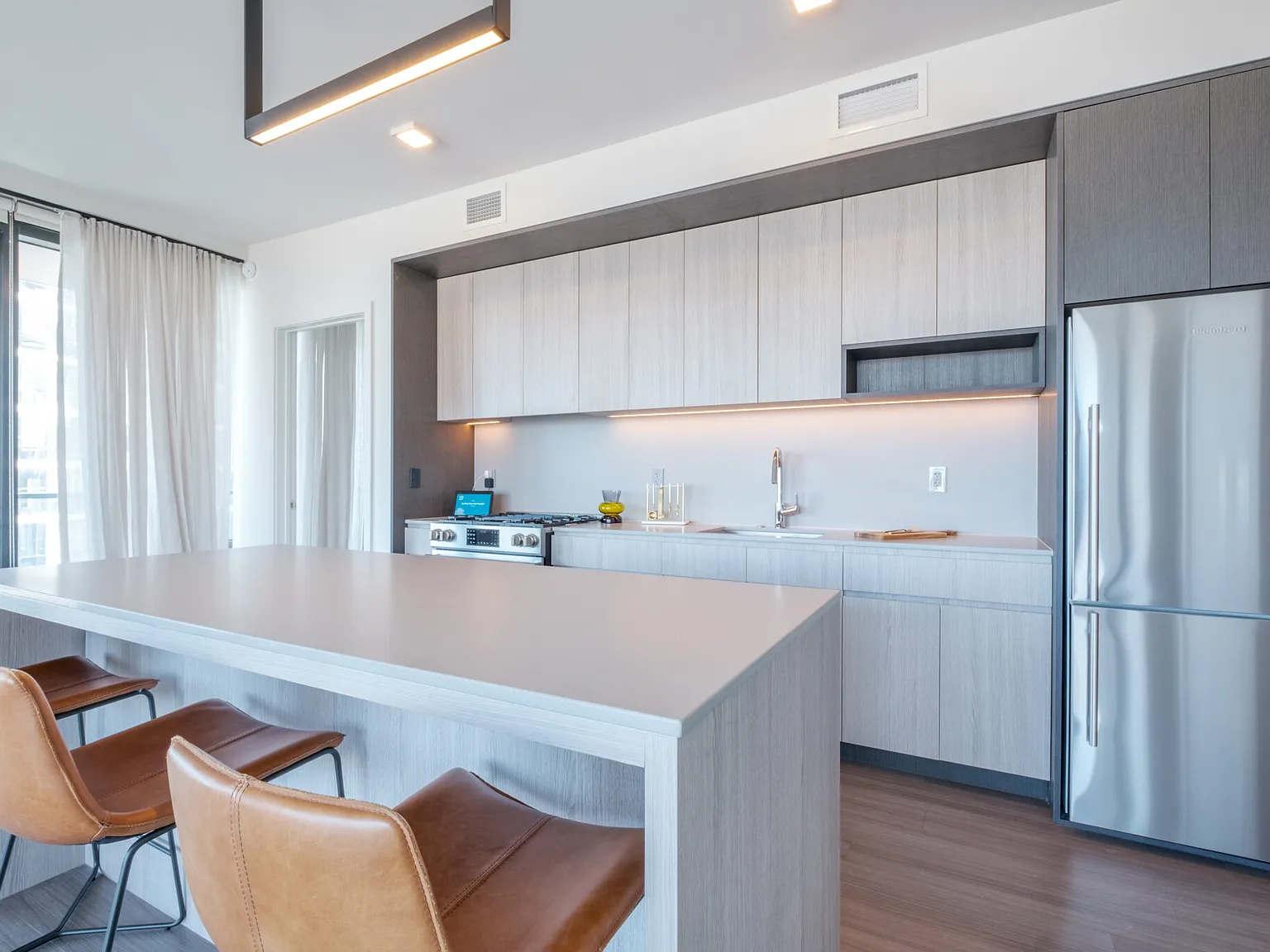 3 bed, 3.0 bath, $7,523 — Photo 3