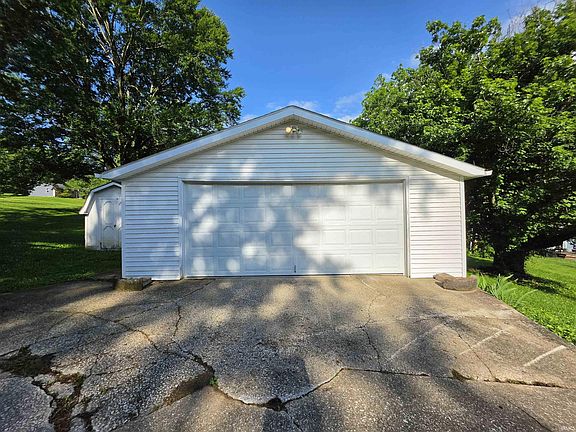 3rd image of 4625 N Ridgewood Dr