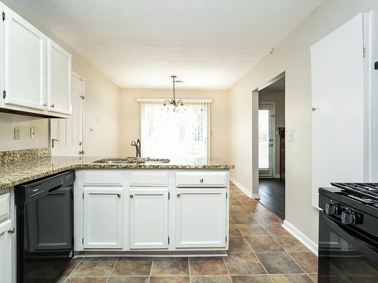 462 Sherwood Cir — Photo 8
