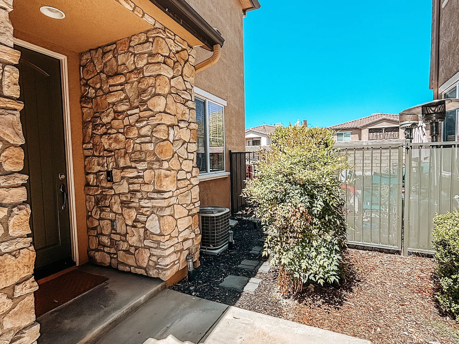 2 bed, 2.5 bath, 1440 sqft, $3,050 — Photo 4
