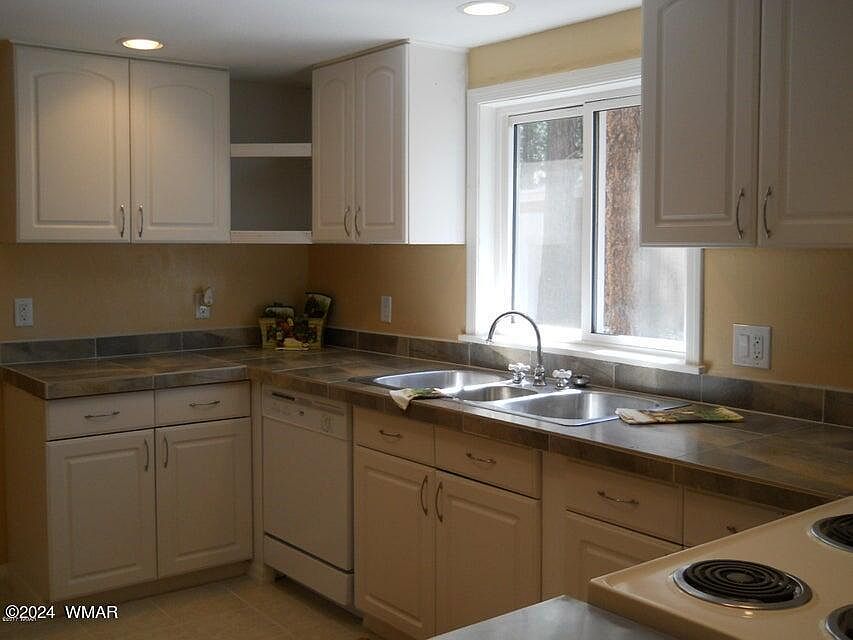 2nd image of 540 N 5th Dr
