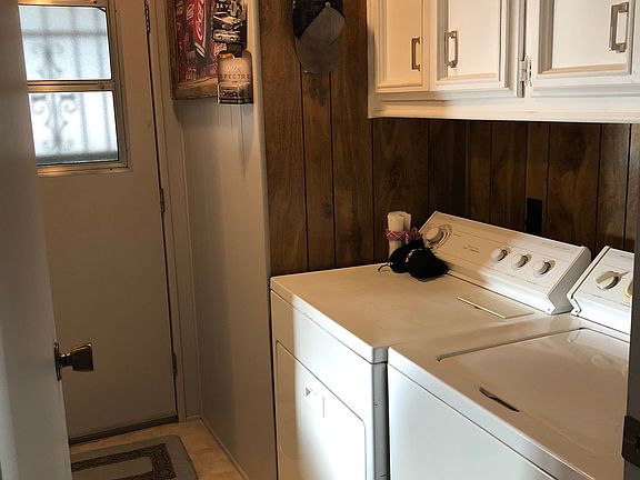 Laundry/carport entry