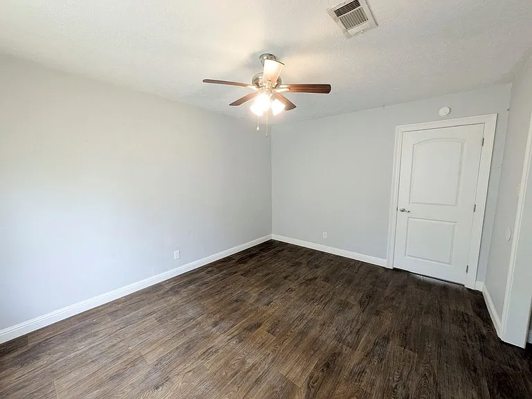 5150 Parkview Dr — Photo 18